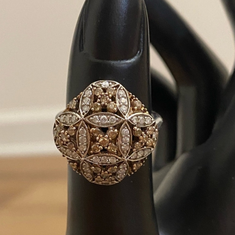 🚫🚫SOLD🚫🚫💿☆☆Affinity White and Champagne Diamond ring
